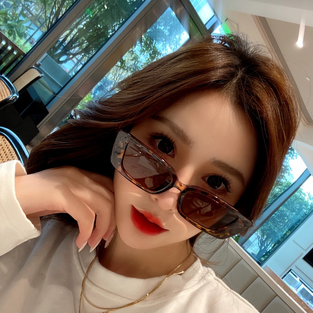 Kính mát kiểu dáng thời trang cho nữ