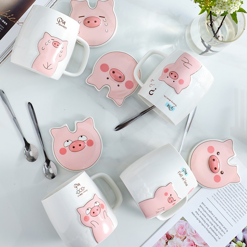 Cốc sứ hoa văn Pig cao cấp (4 mẫu) kèm thìa cán sứ