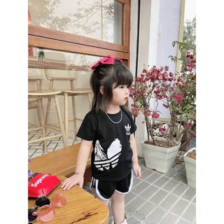 Bộ Adidas đùi bé gái