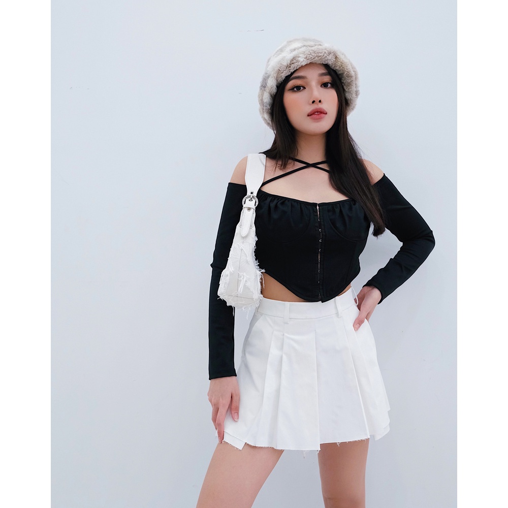 Áo croptop Shebyshj trễ vai tay dài màu đen - Darcie Top