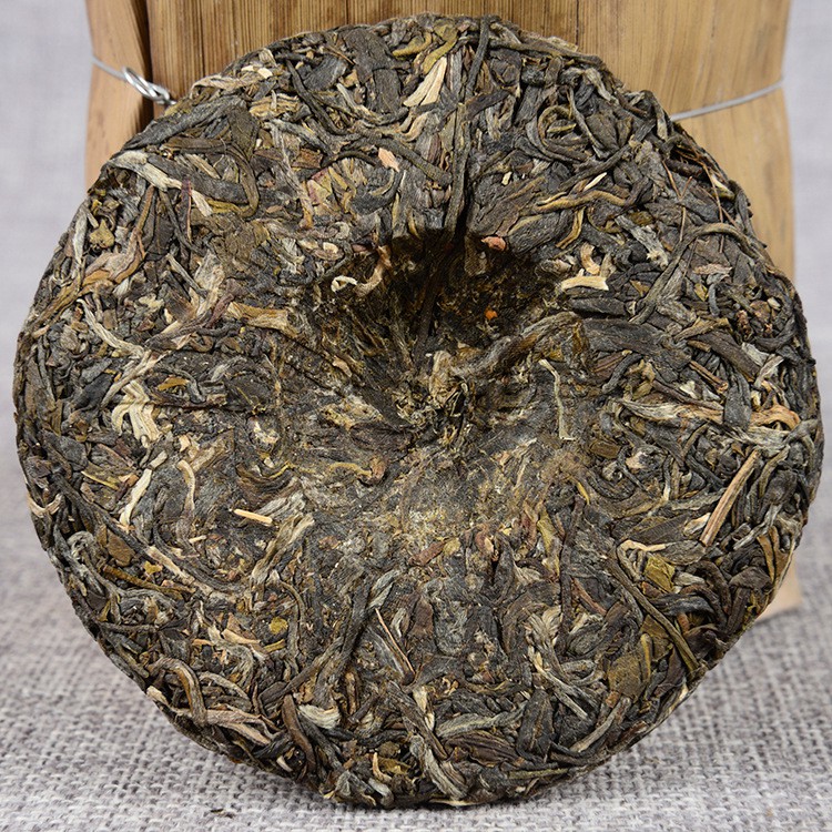 Trà phổ nhĩ sống Băng Đảo Vân Nam năm 2012 bánh 100g