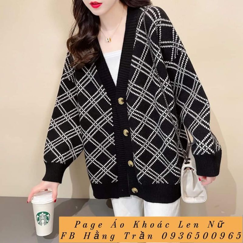 Áo khoác len sọc viền dáng rộng chất đẹp y hình.