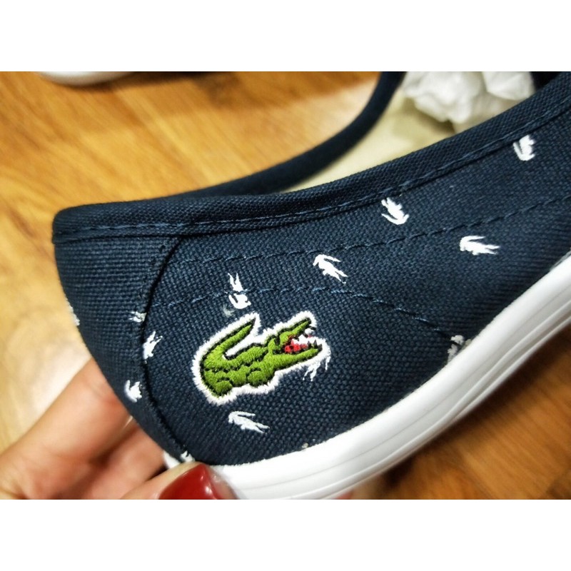 Giày vải nữ cổ dài hoạ tiết thêu logo nhỏ trang trí đế bệt lacoste