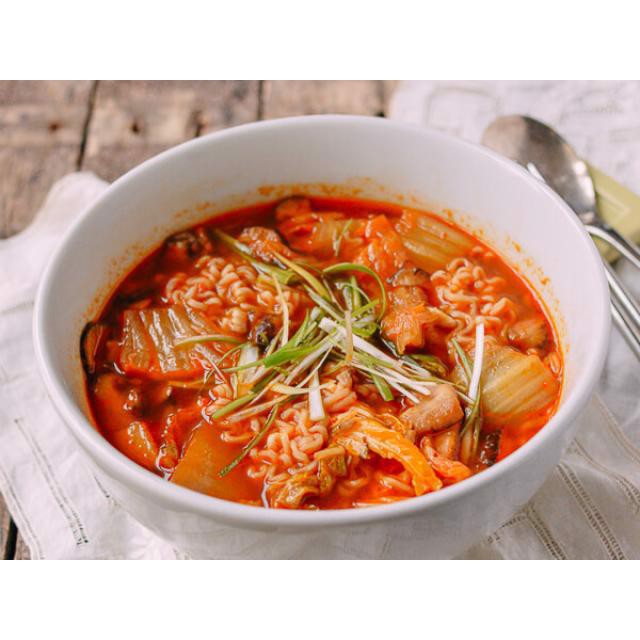 Bát 112 Gam Mì Kim Chi Ăn Liền NONGSHIM Hàn Quốc