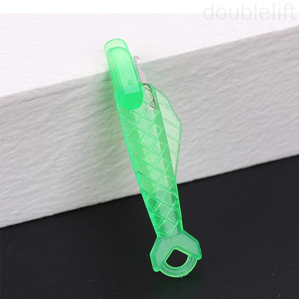 Dụng cụ xỏ chỉ hình con cá bằng nhựa DIY tiện lợi