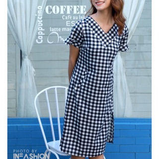 Đầm caro suông cổ V InFashion