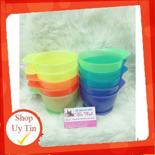 chén đựng thuốc nhuộm màu sắc