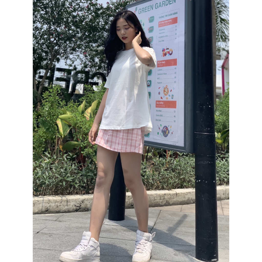 Áo phông trắng trơn dáng rộng - chân váy ulzzang