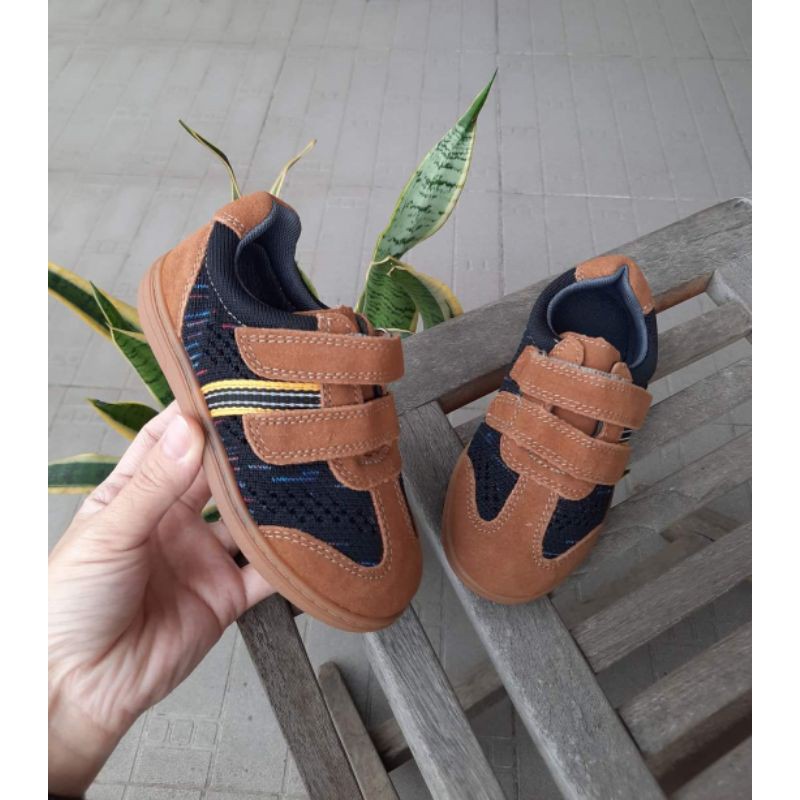 Giày xuất cho bé