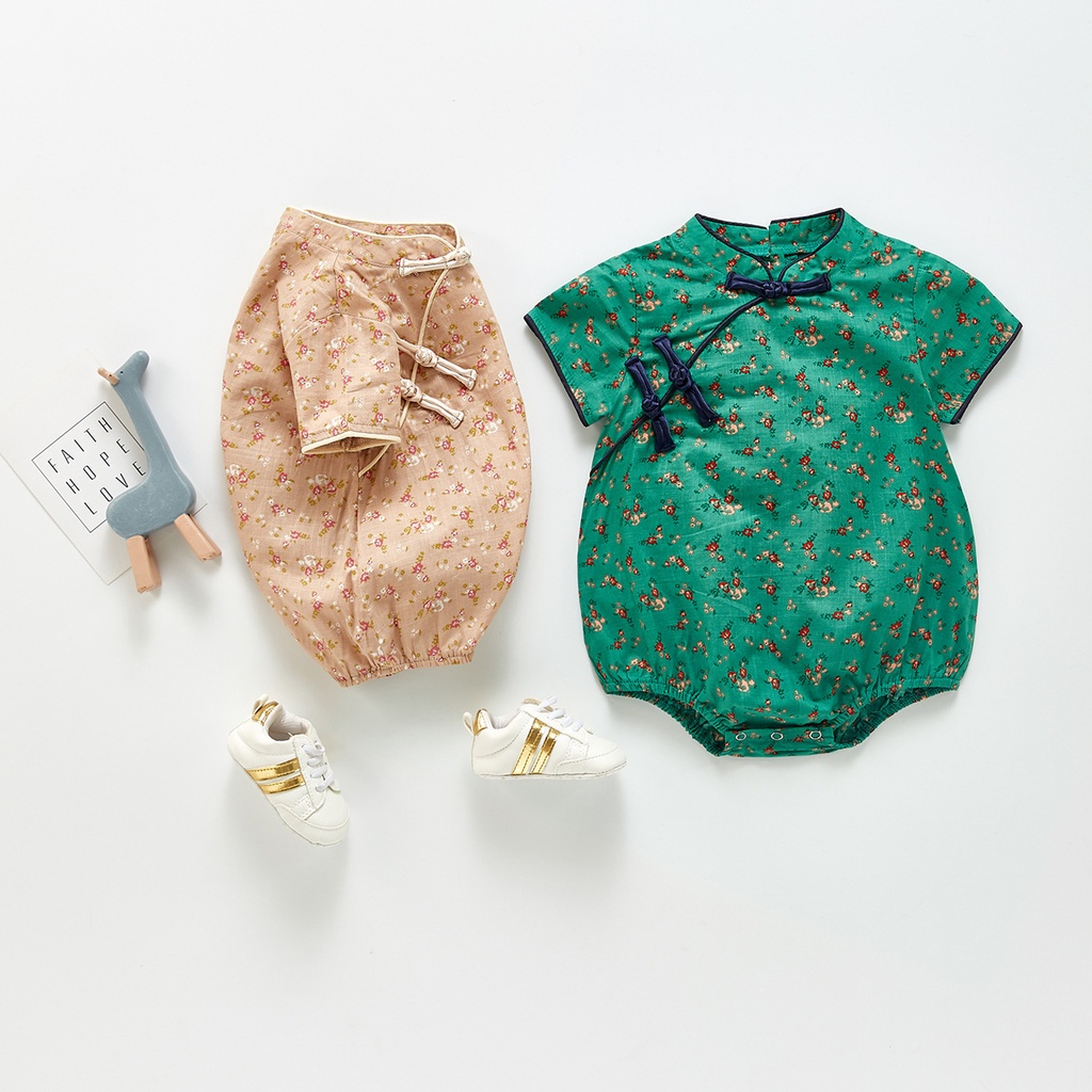 Áo liền quần kiểu sườn xám in hoa thân thiện với da cho bé