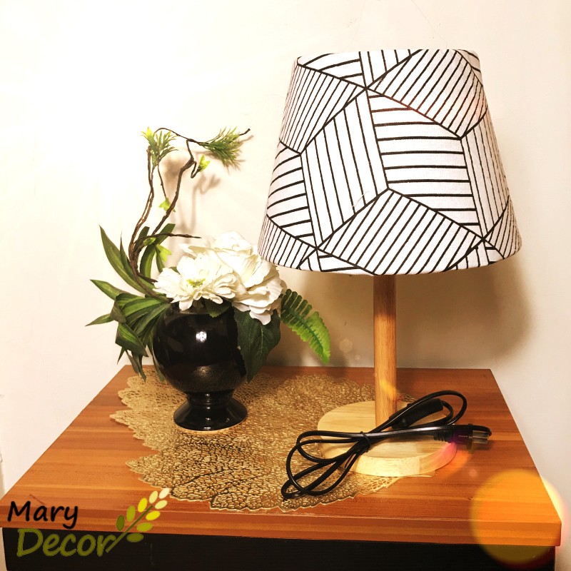 Đèn ngủ Mary Decor, đèn ngủ để bàn chân gỗ phong cách Nhật Bản, chao vải canvas hiện đại - TỨ GIÁC TRẮNG -DB-G10