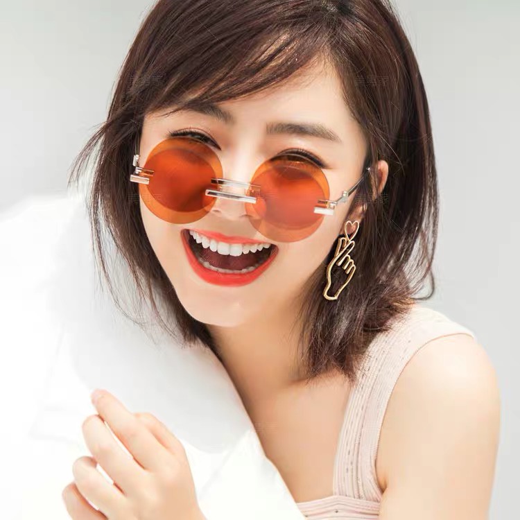 khuyên tai bông tai bàn tay búng tim