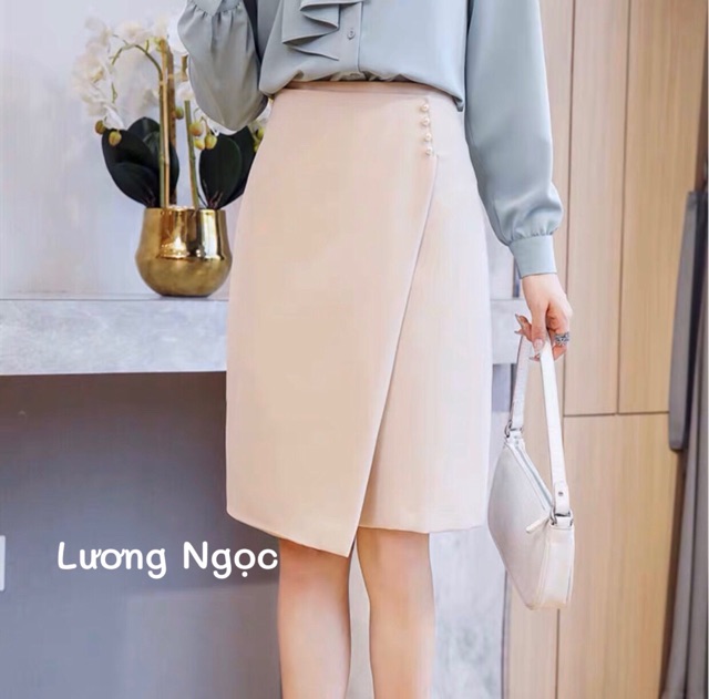 Chân váy dáng suông đắp vạt đính cúc thời trang | BigBuy360 - bigbuy360.vn