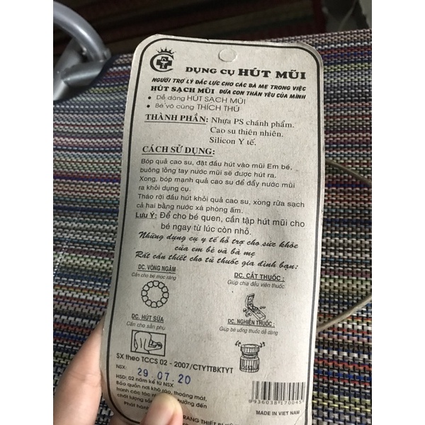 Dụng cụ hút mũi cho bé