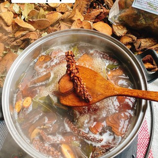 LÁ TẮM DÂN TỘC DAO ĐỎ SAU SINH