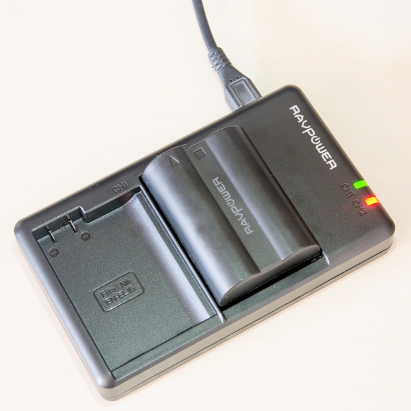 Sạc nhanh pin Nikon EN-EL15 hãng  Ravpower RP-P057 + Cáp sạc