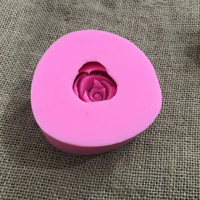 Khuôn silicone 4D Hồng 8cm