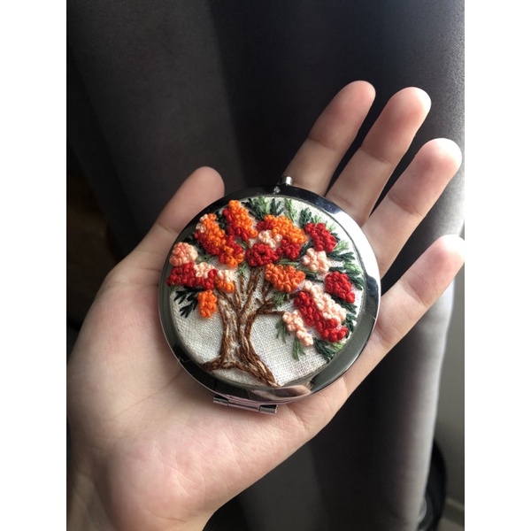 Gương nắp gập thêu handmade
