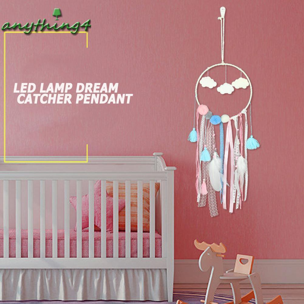 Dreamcatcher đính lông vũ làm tay xinh xắn