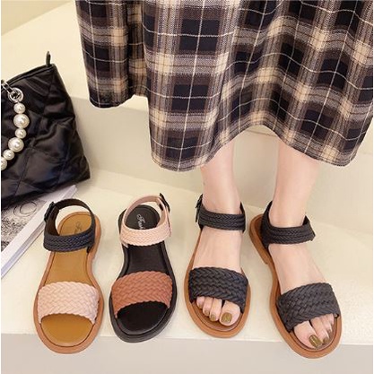 Giày Quai Hậu Dành Cho Nữ Sinh - Sandal Kiểu Dáng Năng Động Cá Tính