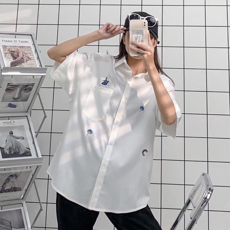 Áo Sơ Mi Thêu LOGO 4 Hình Cộc Tay 2 Màu Đen, Trắng Basic- Áo Kiểu Cổ Đức Ulzzang Unisex Hot Hit