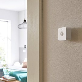 Cảm biến chuyển động Philips Hue Motion Sensor - tự động bật tắt đèn và điều khiển giọng nói