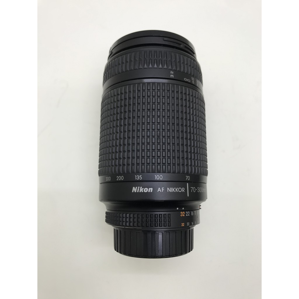 Lens AF-D Zoom-Nikkor 70-300mm f / 4-5.6D