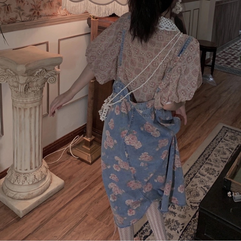 Order | Set áo baby tay bồng Hồng Kông + đầm yếm jeans cổ điển hoạ tiết hoa hồng | BigBuy360 - bigbuy360.vn