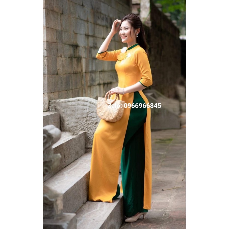 Áo dài màu vàng kết hoa ruy băng, may cách điệu né cổ nổi bật, trẻ trung