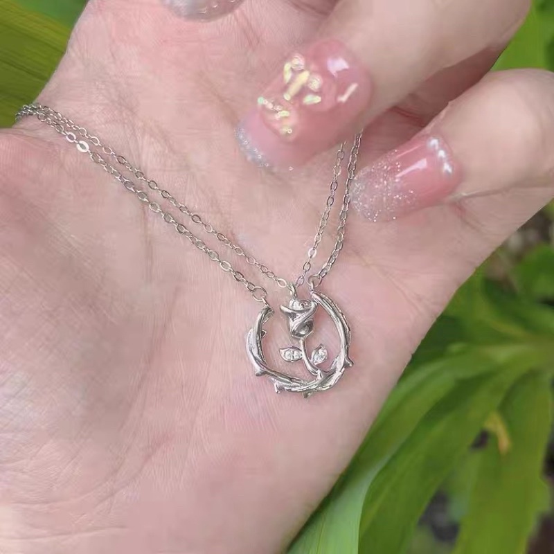 Set vòng cổ hoa hồng và gai dành cho các đôi tình nhân chất liệu bạc 925