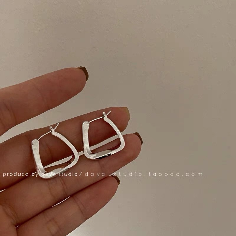Bông Tai Nữ Hình Bầu Dục Cá Tính Mạ Bạc 925 LILY STORE