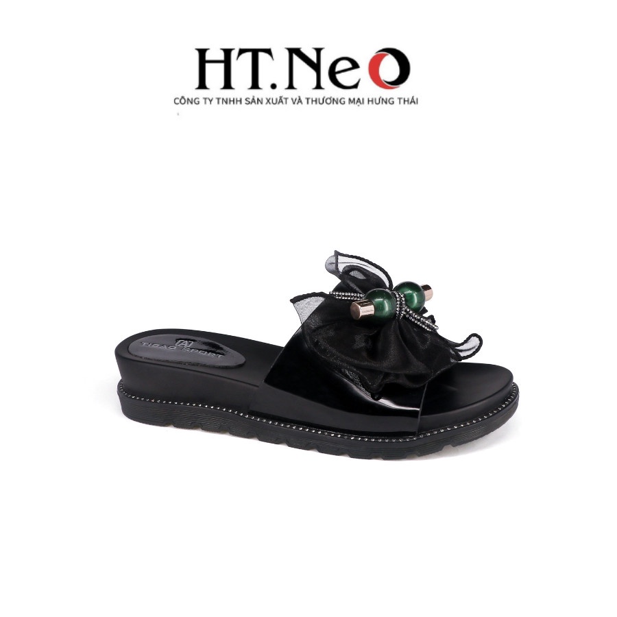Sandal nữ HT.NEO Thiết kế đế cao su cao 3 cm cùng da mềm mại, viền dép đính đá cùng nơ vải cực xinh SDN100
