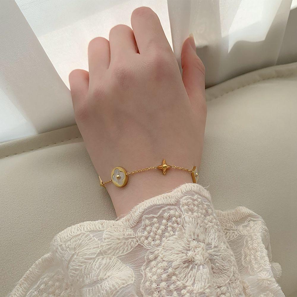 Vòng Đeo Tay Kim Loại Họa Tiết Cỏ Bốn Lá Và Vỏ Sò Đơn Giản Phong Cách Hàn Quốc