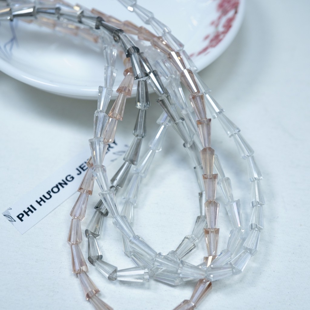 Gói 1 dây ~ 65 hạt pha lê chuông tháp 4x8mm