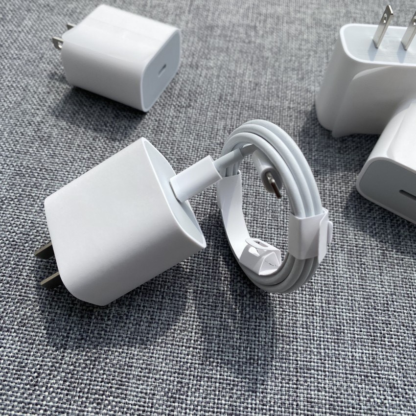 Bộ sạc nhanh 20W công nghệ PD gồm cả củ sạc và cáp sạc cho điện thoại