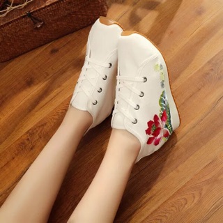 Giày thêu( sẵn đen size 37. Hàng oder)
