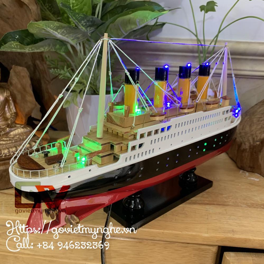 Mô hình tàu Titanic tàu gỗ trang trí tàu Titanic mô hình bằng gỗ quà tặng cho bé - Đèn Led Màu - Thân tàu dài 40cm