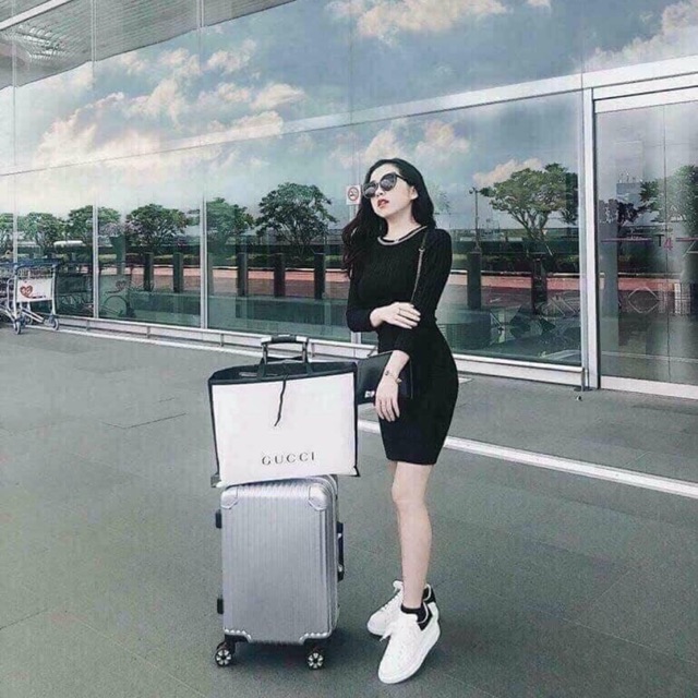Váy hm xuất dư