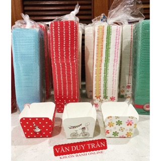 lốc 50 cup giấy cupcake hình vuông