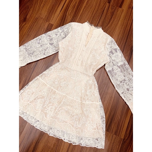 G11-đầm ren Nude xoè