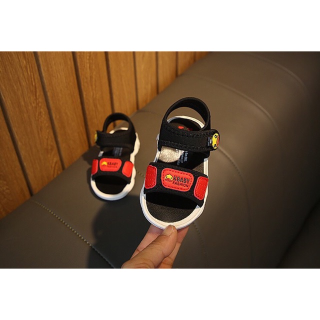 Giày sandal tập đi bé trai