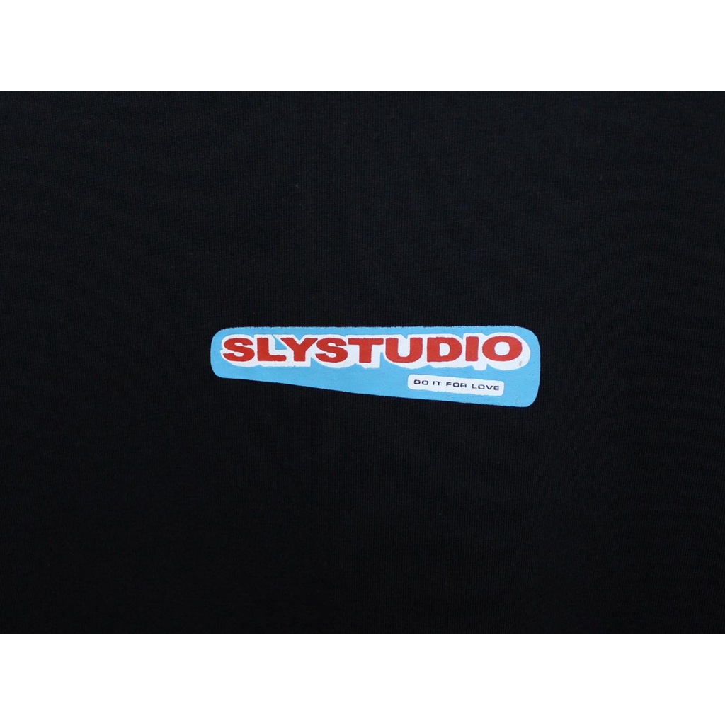 Q9361 -LOCAL BRAND - Áo thun Sly cổ tròn, tay ngắn, in chữ &quot;Slystudio&quot; trước