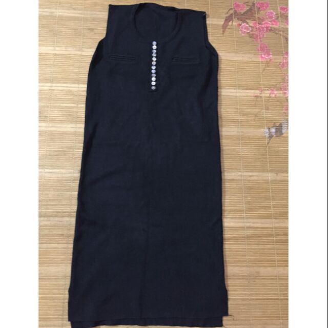 Váy không tay màu đen