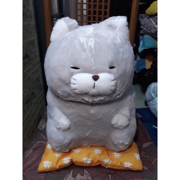 Gấu bông mèo ngồi thảm amuse