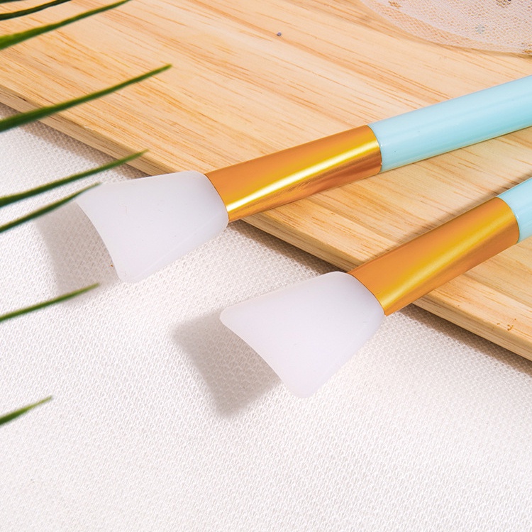 Cọ mặt nạ silicone mềm và bền, dễ dàng làm sạch và tán đều, tiện lợi