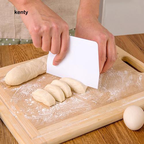 Dao cắt bột bánh bằng nhựa