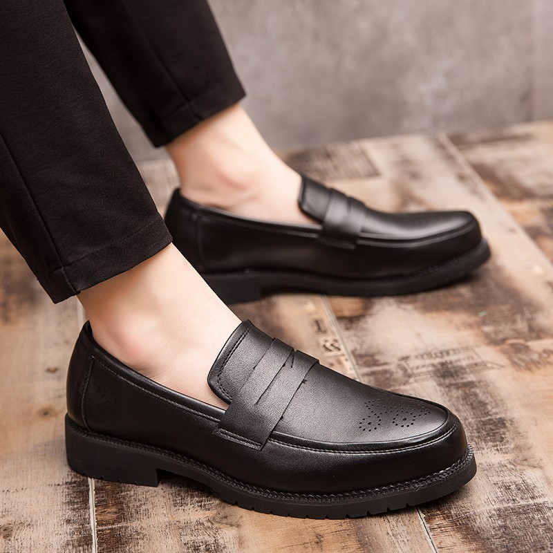 Fashionable classic men's loafers