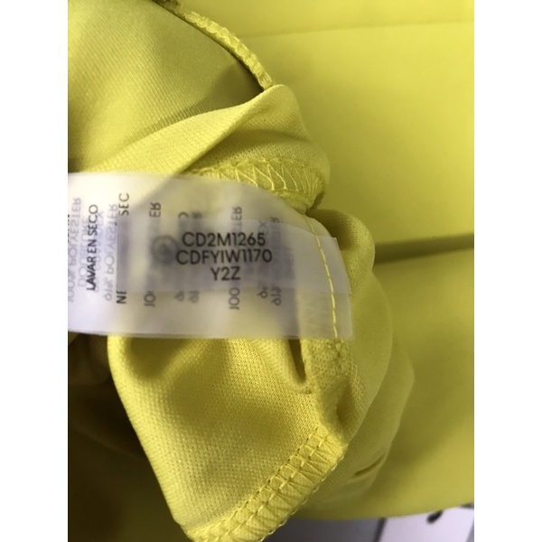 Váy Calvin Klein sát nách cổ V