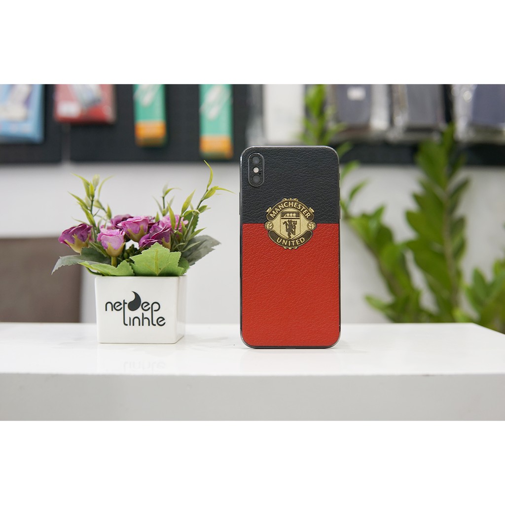 Miếng dán skin da iphone X - 2 sọc ghép logo MU