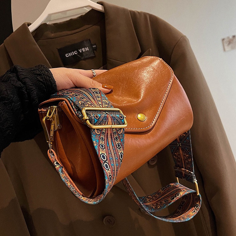 Túi đeo chéo IELGY hình vuông nhỏ dây bản rộng thoải mái phong cách retro cho nữ